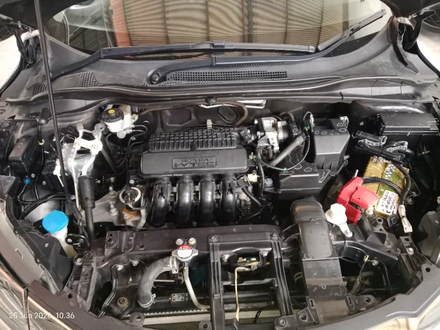 Foto Mobil Bekas Mesin Honda HR-V 1.5 E tahun 2019