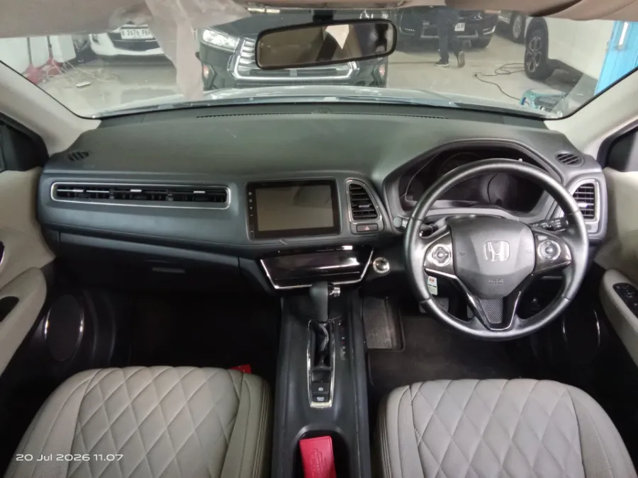 Foto Mobil Bekas Dashboard Honda HR-V 1.5 E tahun 2020