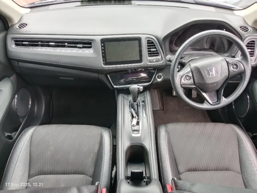 Foto Mobil Bekas Dashboard Honda HR-V 1.5 E tahun 2020