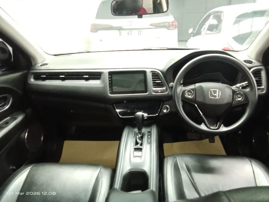 Foto Mobil Bekas Dashboard Honda HR-V 1.5 E tahun 2020