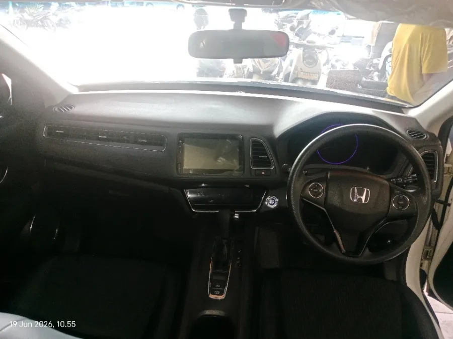 Foto Mobil Bekas Dashboard Honda HR-V 1.5 E tahun 2020