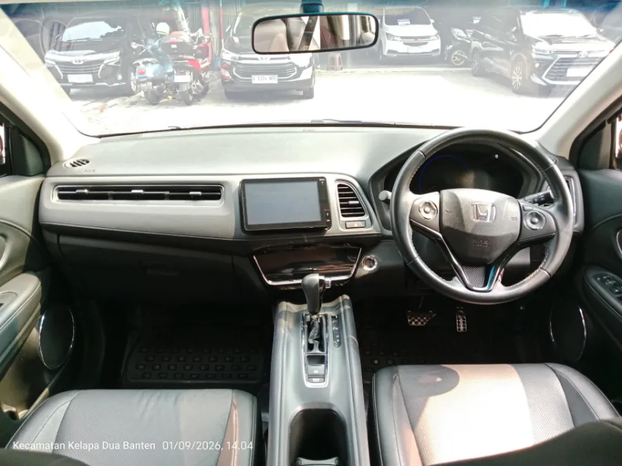 Foto Mobil Bekas Dashboard Honda HR-V 1.5 E tahun 2020