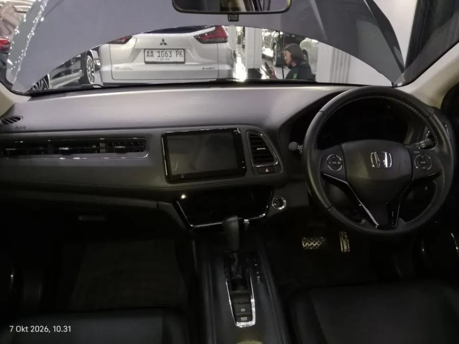 Foto Mobil Bekas Dashboard Honda HR-V 1.5 E tahun 2020
