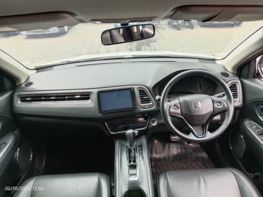 Foto Mobil Bekas Dashboard Honda HR-V 1.5 E tahun 2020