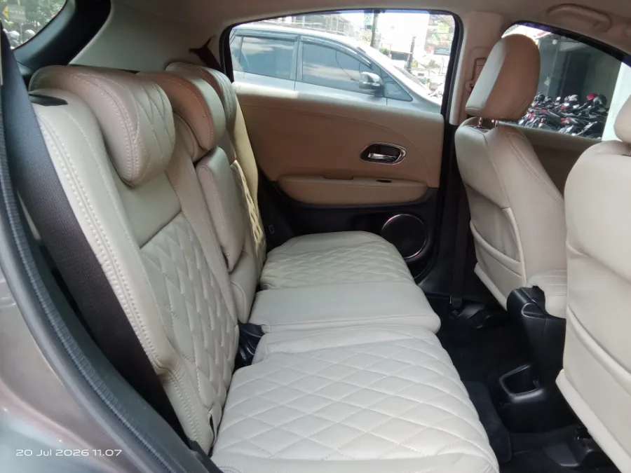 Foto Mobil Bekas Kabin Belakang Honda HR-V 1.5 E tahun 2020