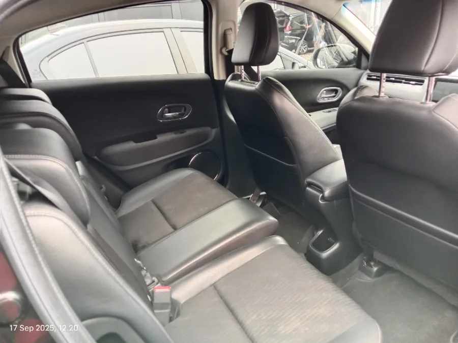 Foto Mobil Bekas Kabin Belakang Honda HR-V 1.5 E tahun 2020
