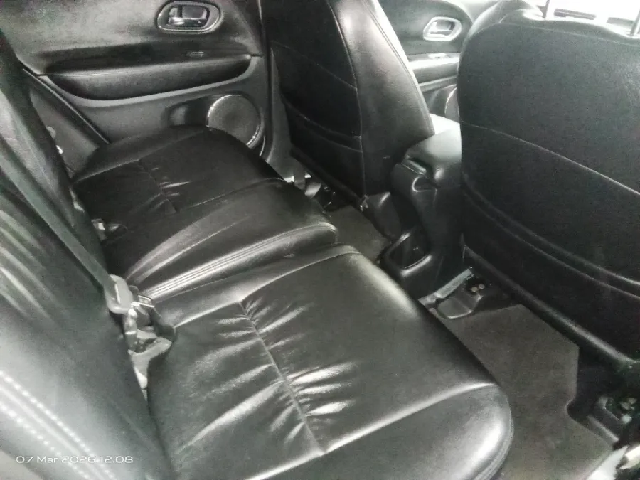 Foto Mobil Bekas Kabin Belakang Honda HR-V 1.5 E tahun 2020