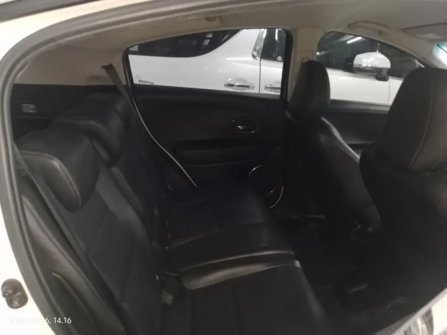 Foto Mobil Bekas Kabin Belakang Honda HR-V 1.5 E tahun 2020