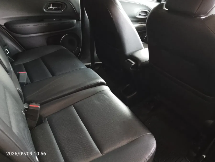 Foto Mobil Bekas Kabin Belakang Honda HR-V 1.5 E tahun 2020
