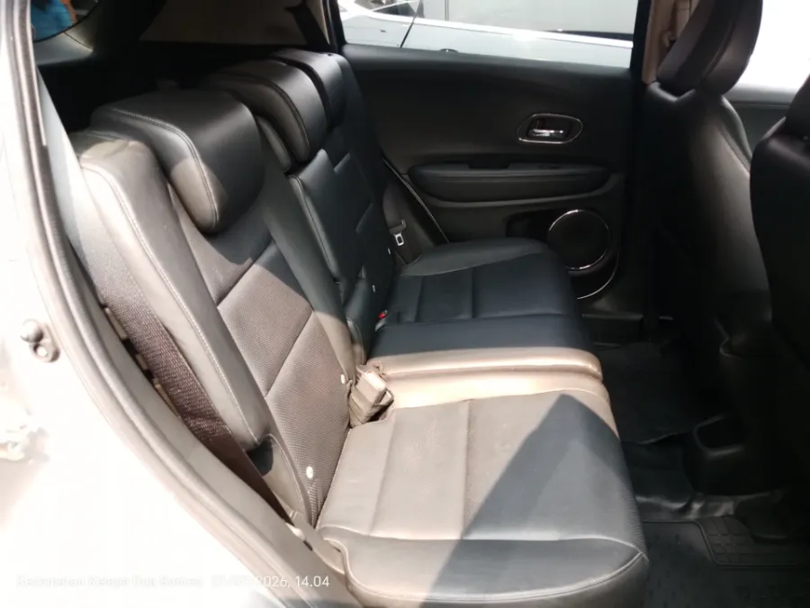 Foto Mobil Bekas Kabin Belakang Honda HR-V 1.5 E tahun 2020