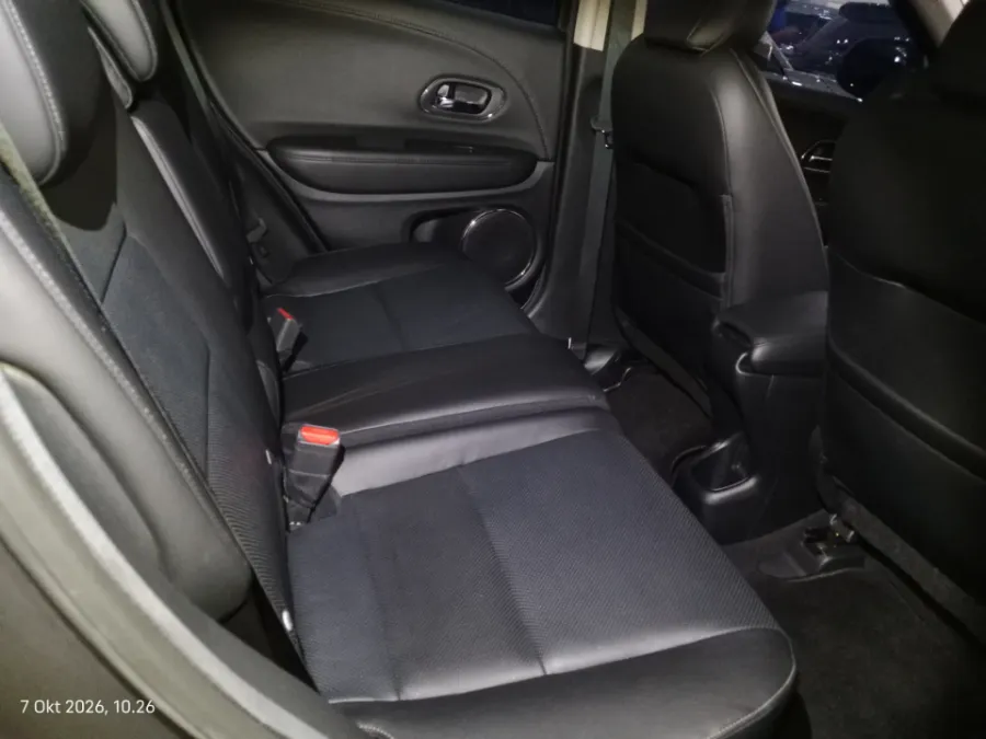 Foto Mobil Bekas Kabin Belakang Honda HR-V 1.5 E tahun 2020
