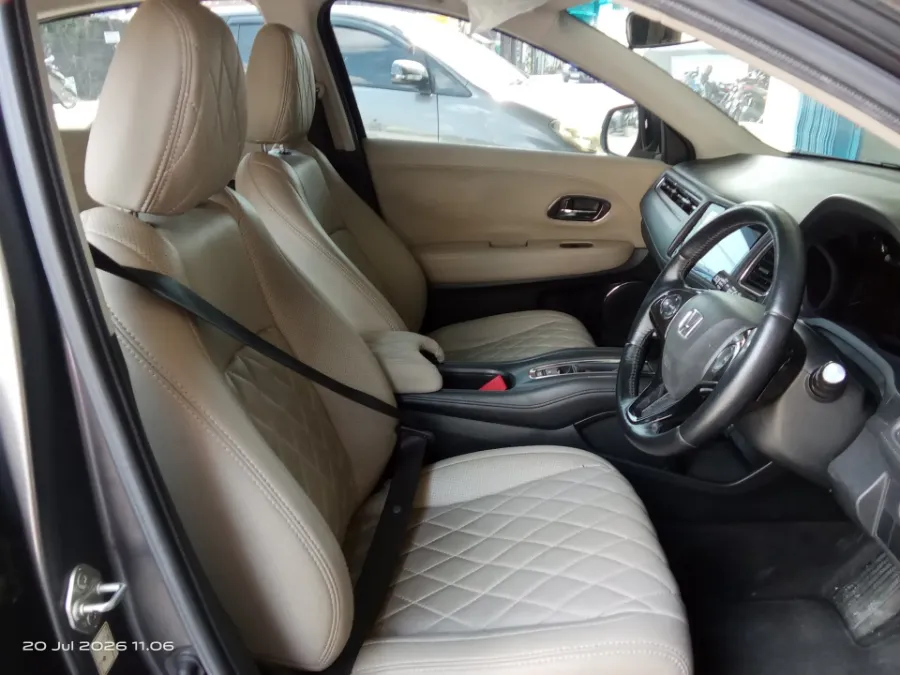 Foto Mobil Bekas Kabin Depan Honda HR-V 1.5 E tahun 2020