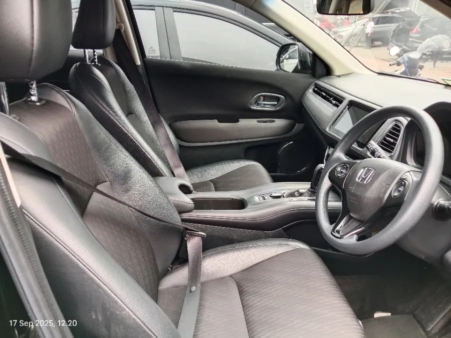Foto Mobil Bekas Kabin Depan Honda HR-V 1.5 E tahun 2020