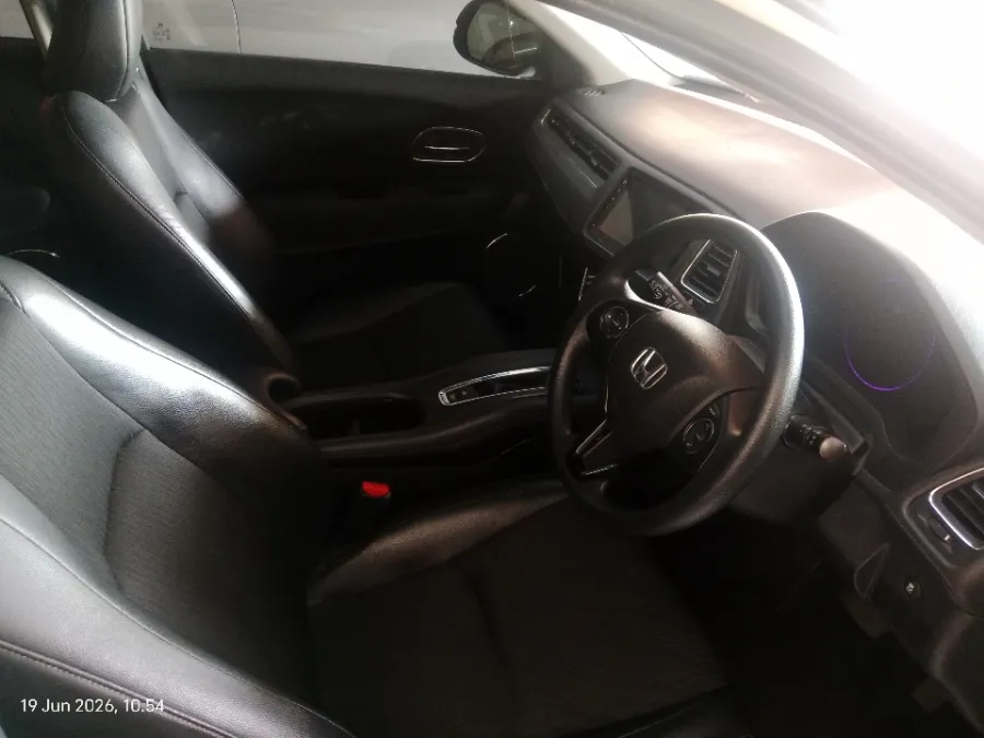 Foto Mobil Bekas Kabin Depan Honda HR-V 1.5 E tahun 2020