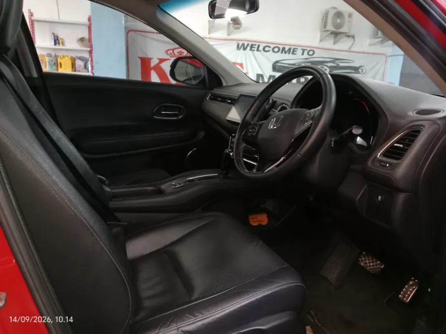 Foto Mobil Bekas Kabin Depan Honda HR-V 1.5 E tahun 2020