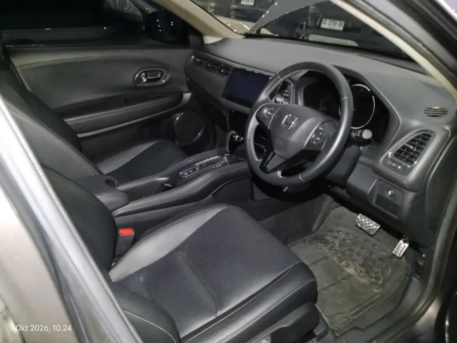 Foto Mobil Bekas Kabin Depan Honda HR-V 1.5 E tahun 2020