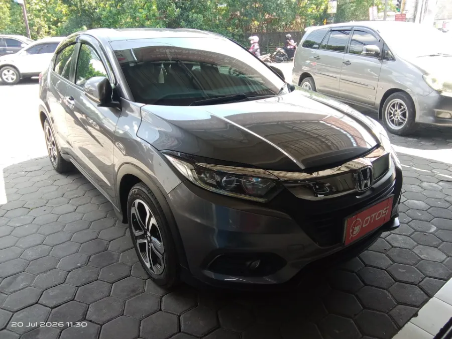 Foto Mobil Bekas Kanan Depan Honda HR-V 1.5 E tahun 2020