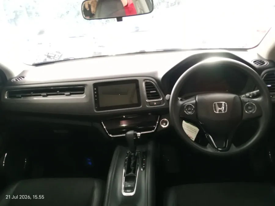 Foto Mobil Bekas Dashboard Honda HR-V 1.5 E tahun 2021