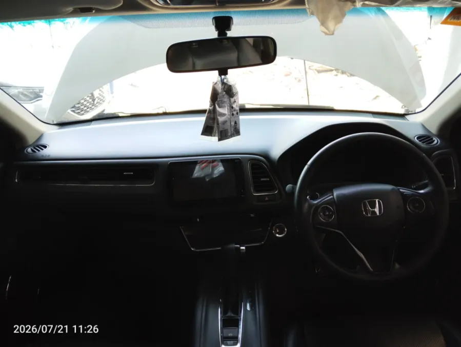 Foto Mobil Bekas Dashboard Honda HR-V 1.5 E tahun 2021