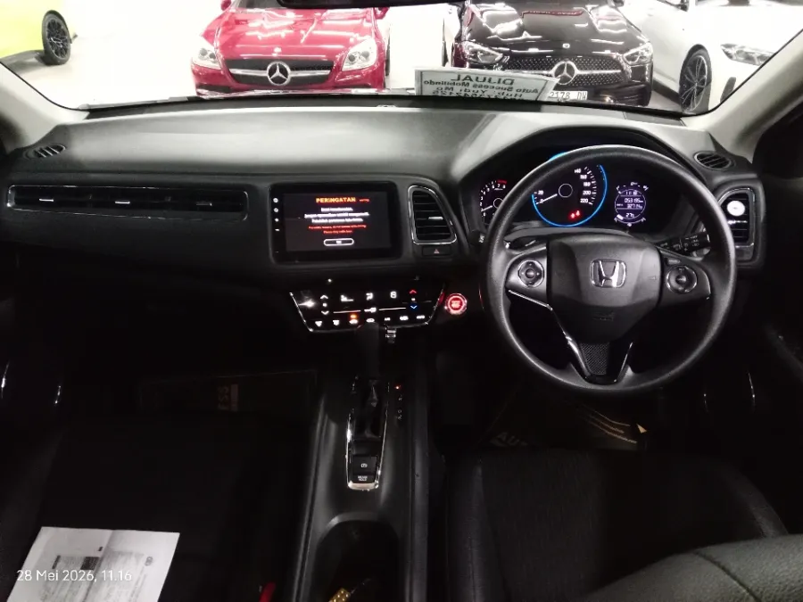 Foto Mobil Bekas Dashboard Honda HR-V 1.5 E tahun 2021