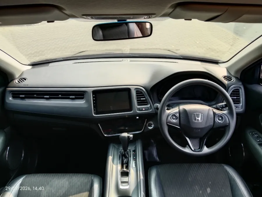 Foto Mobil Bekas Dashboard Honda HR-V 1.5 E tahun 2021