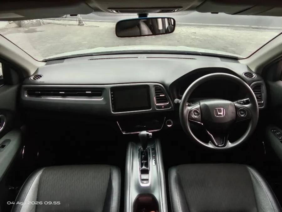 Foto Mobil Bekas Dashboard Honda HR-V 1.5 E tahun 2021