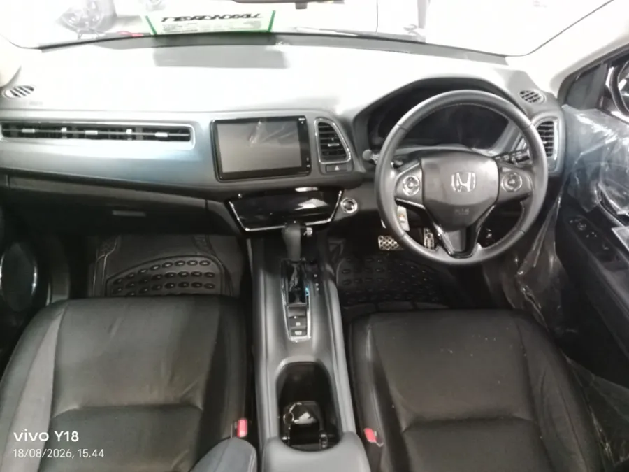 Foto Mobil Bekas Dashboard Honda HR-V 1.5 E tahun 2021