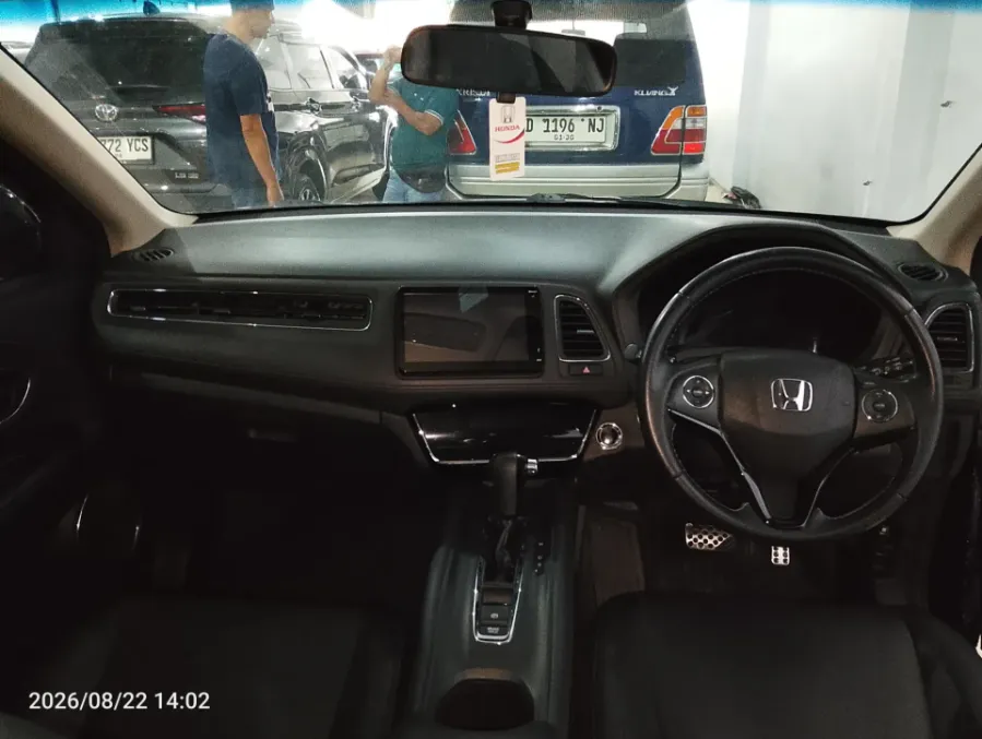 Foto Mobil Bekas Dashboard Honda HR-V 1.5 E tahun 2021