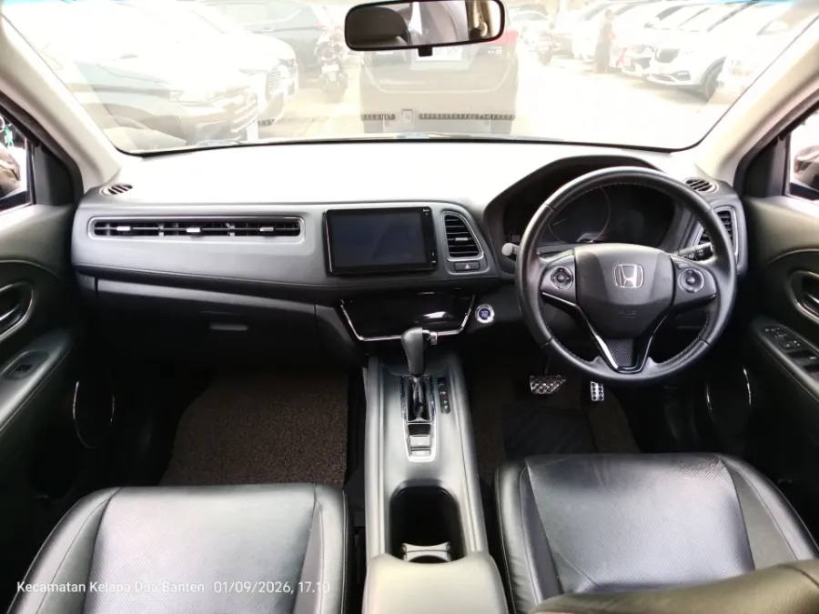 Foto Mobil Bekas Dashboard Honda HR-V 1.5 E tahun 2021