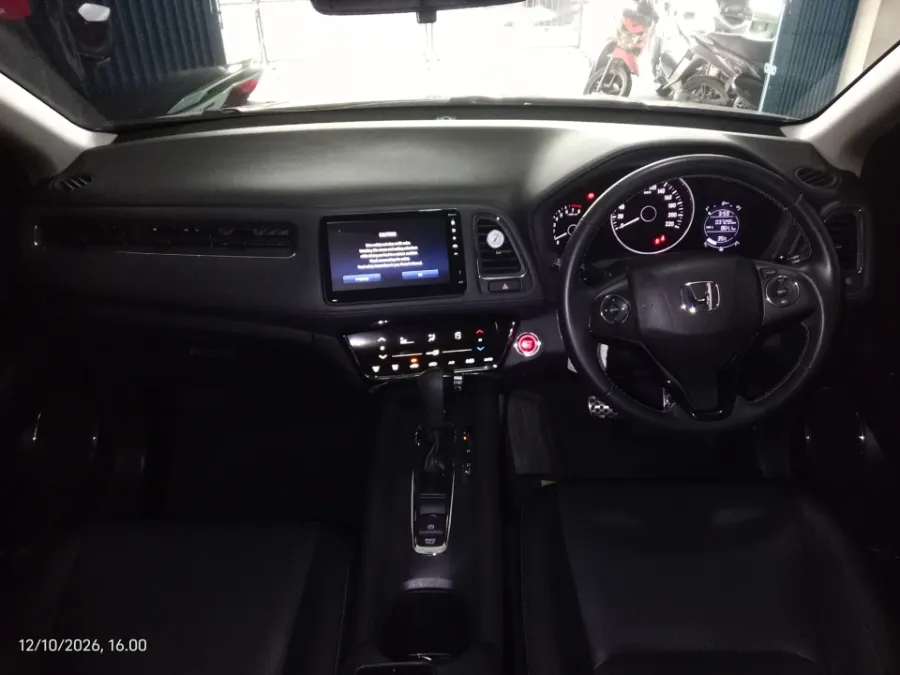 Foto Mobil Bekas Dashboard Honda HR-V 1.5 E tahun 2021