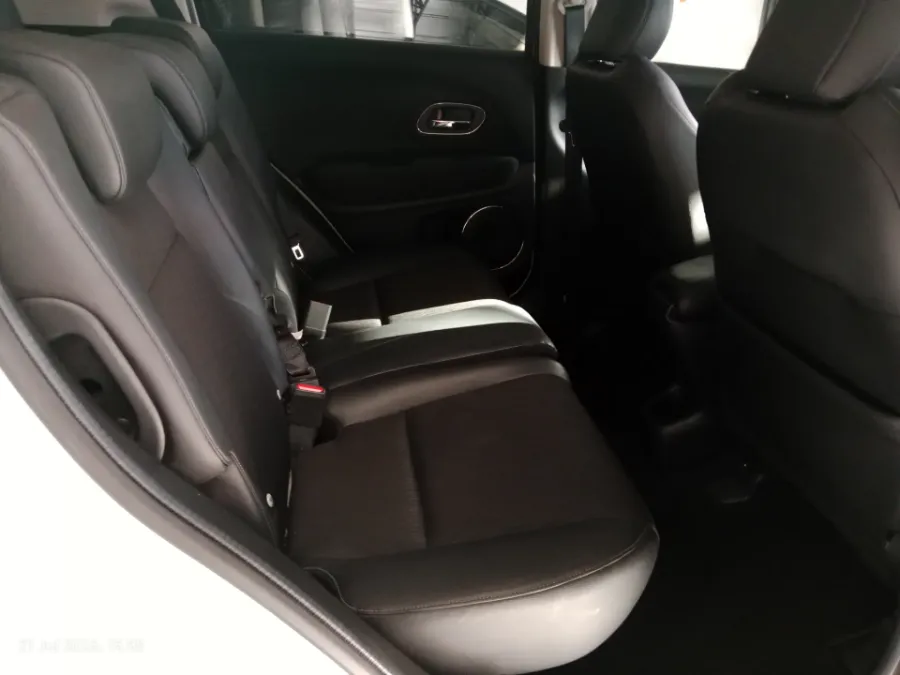 Foto Mobil Bekas Kabin Belakang Honda HR-V 1.5 E tahun 2021