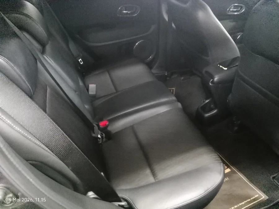 Foto Mobil Bekas Kabin Belakang Honda HR-V 1.5 E tahun 2021