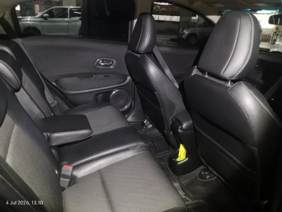 Foto Mobil Bekas Kabin Belakang Honda HR-V 1.5 E tahun 2021