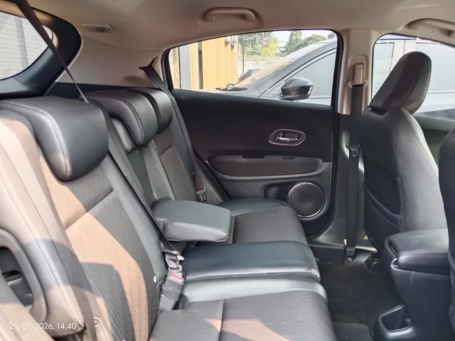 Foto Mobil Bekas Kabin Belakang Honda HR-V 1.5 E tahun 2021