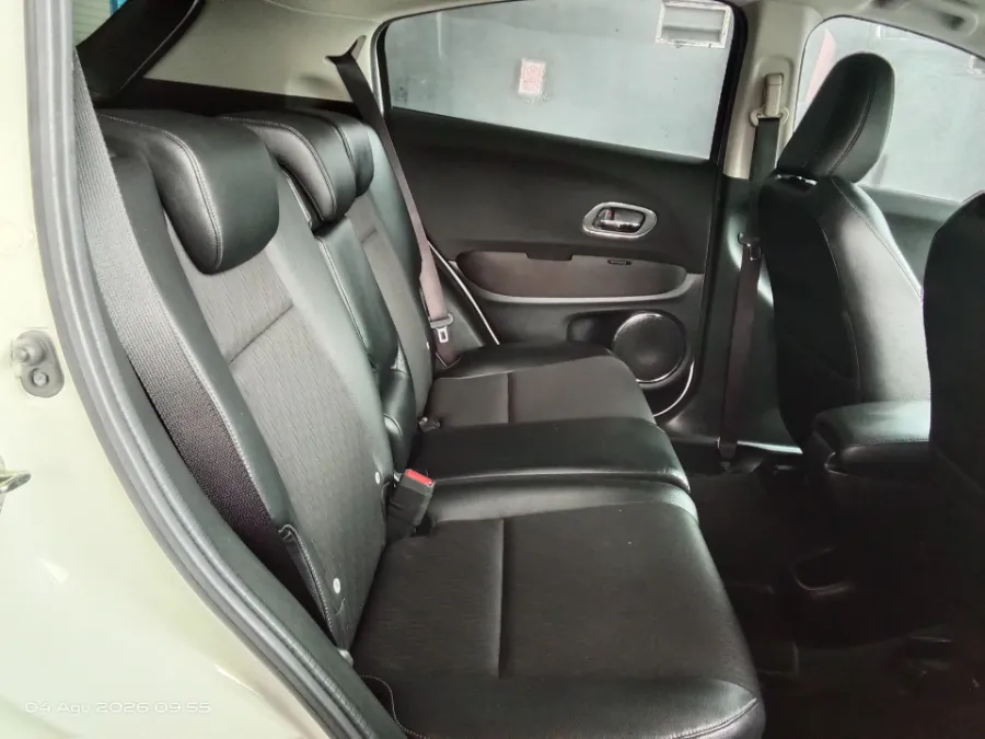 Foto Mobil Bekas Kabin Belakang Honda HR-V 1.5 E tahun 2021