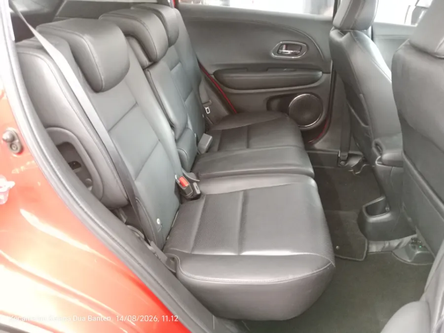 Foto Mobil Bekas Kabin Belakang Honda HR-V 1.5 E tahun 2021