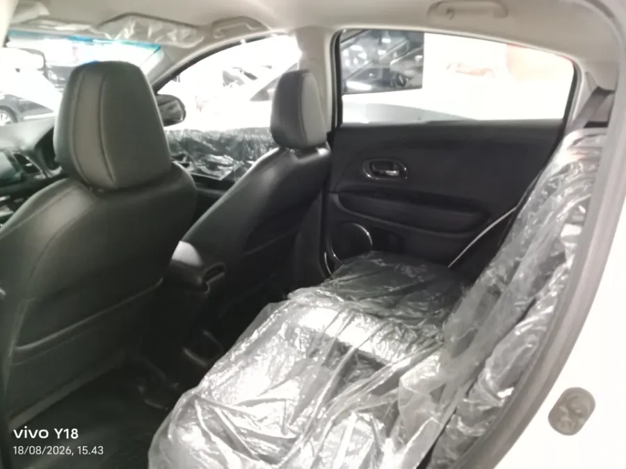 Foto Mobil Bekas Kabin Belakang Honda HR-V 1.5 E tahun 2021