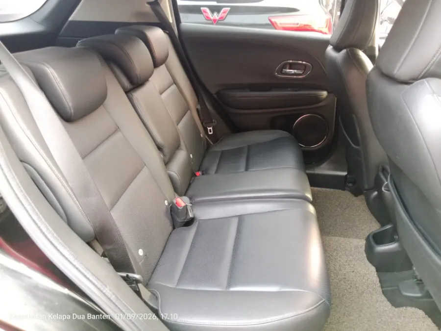 Foto Mobil Bekas Kabin Belakang Honda HR-V 1.5 E tahun 2021