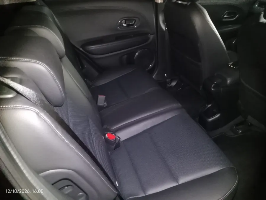 Foto Mobil Bekas Kabin Belakang Honda HR-V 1.5 E tahun 2021
