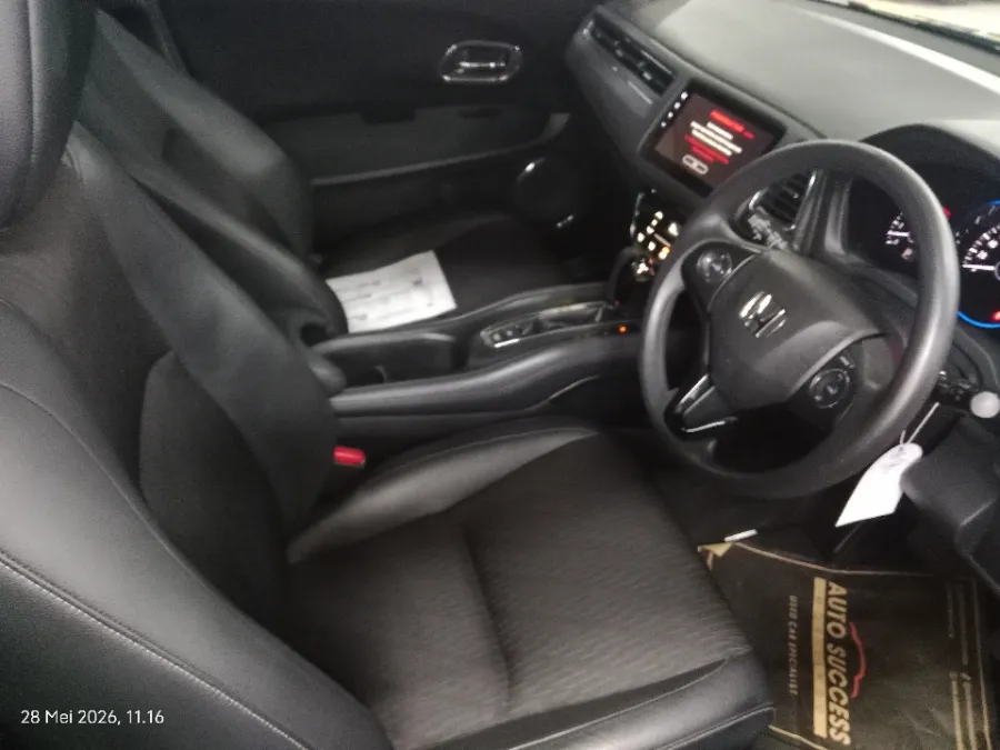 Foto Mobil Bekas Kabin Depan Honda HR-V 1.5 E tahun 2021