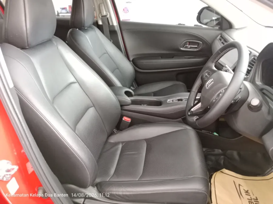 Foto Mobil Bekas Kabin Depan Honda HR-V 1.5 E tahun 2021