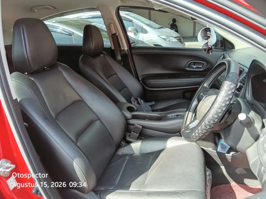 Foto Mobil Bekas Kabin Depan Honda HR-V 1.5 E tahun 2021