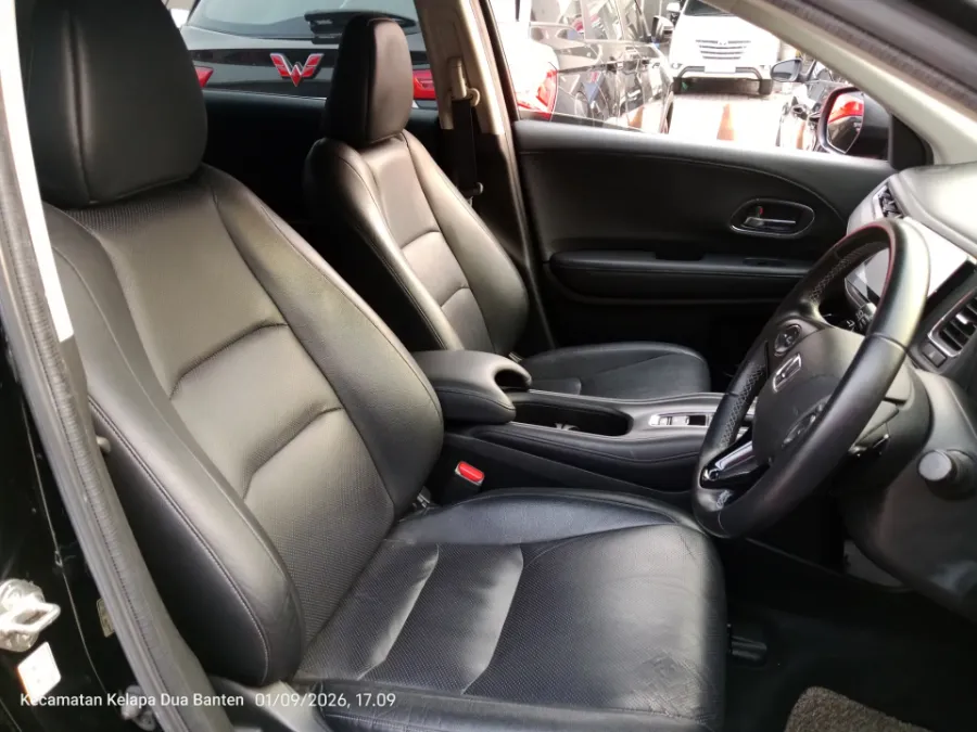 Foto Mobil Bekas Kabin Depan Honda HR-V 1.5 E tahun 2021