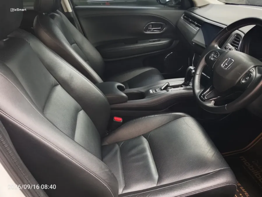 Foto Mobil Bekas Kabin Depan Honda HR-V 1.5 E tahun 2021