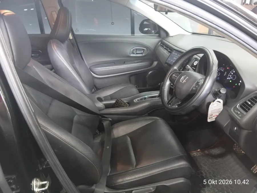 Foto Mobil Bekas Kabin Depan Honda HR-V 1.5 E tahun 2021