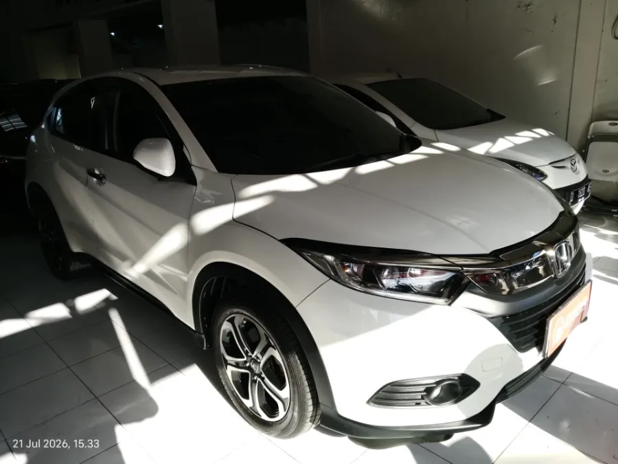 Foto Mobil Bekas Kanan Depan Honda HR-V 1.5 E tahun 2021