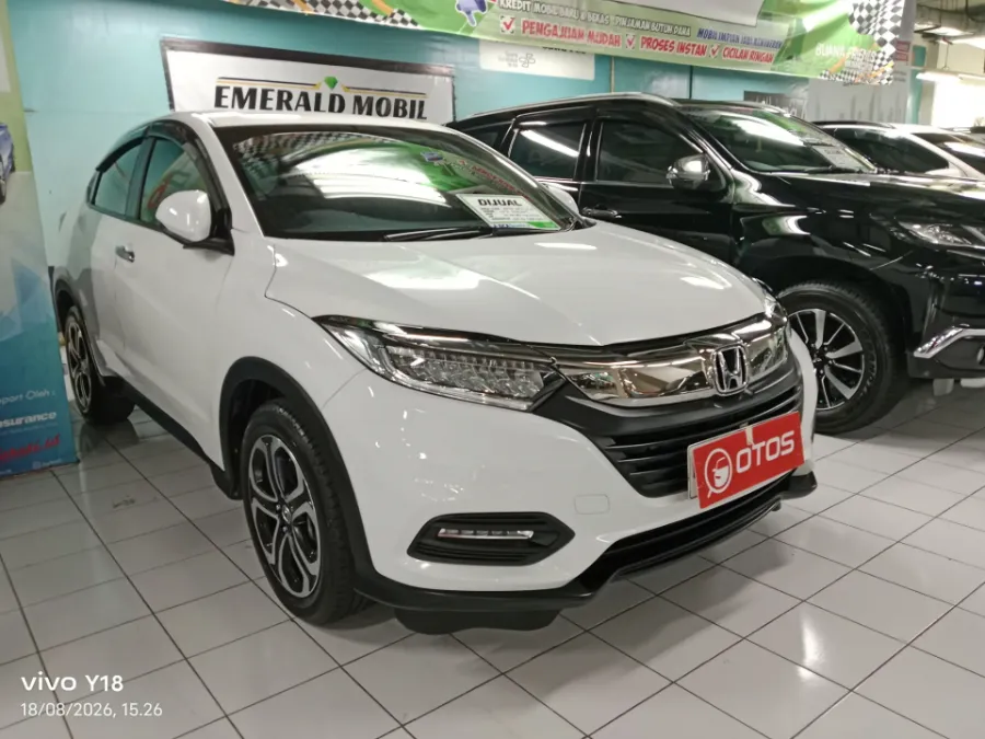 Foto Mobil Bekas Kanan Depan Honda HR-V 1.5 E tahun 2021