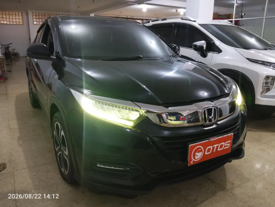 Foto Mobil Bekas Kanan Depan Honda HR-V 1.5 E tahun 2021