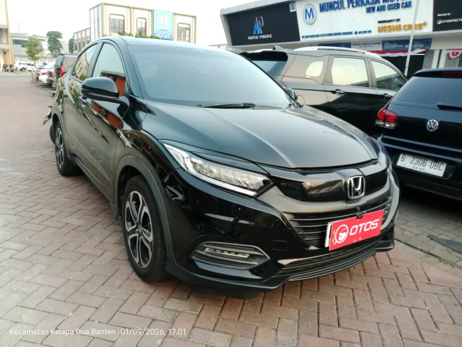 Foto Mobil Bekas Kanan Depan Honda HR-V 1.5 E tahun 2021