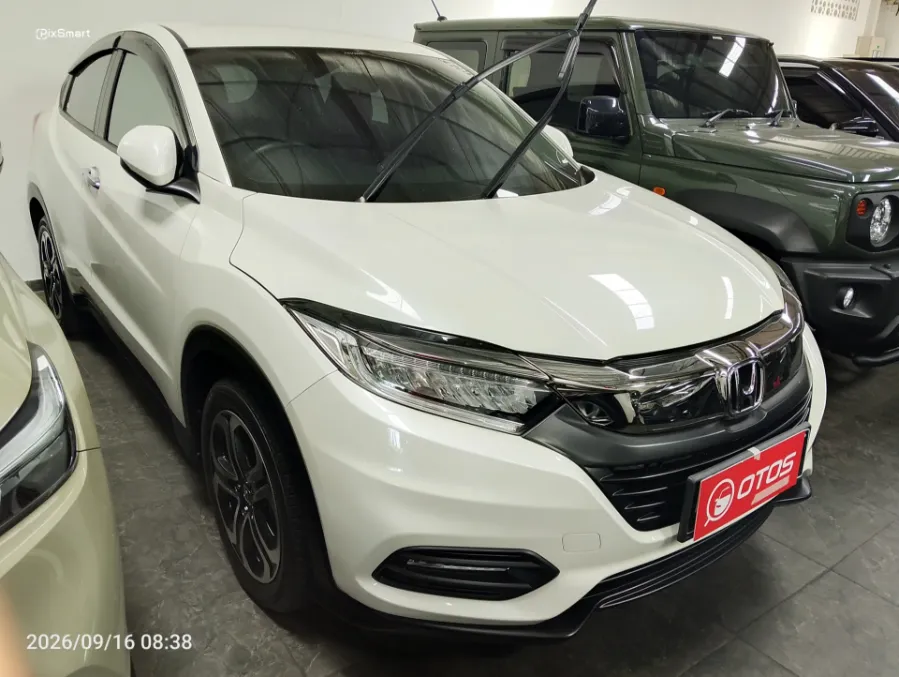 Foto Mobil Bekas Kanan Depan Honda HR-V 1.5 E tahun 2021